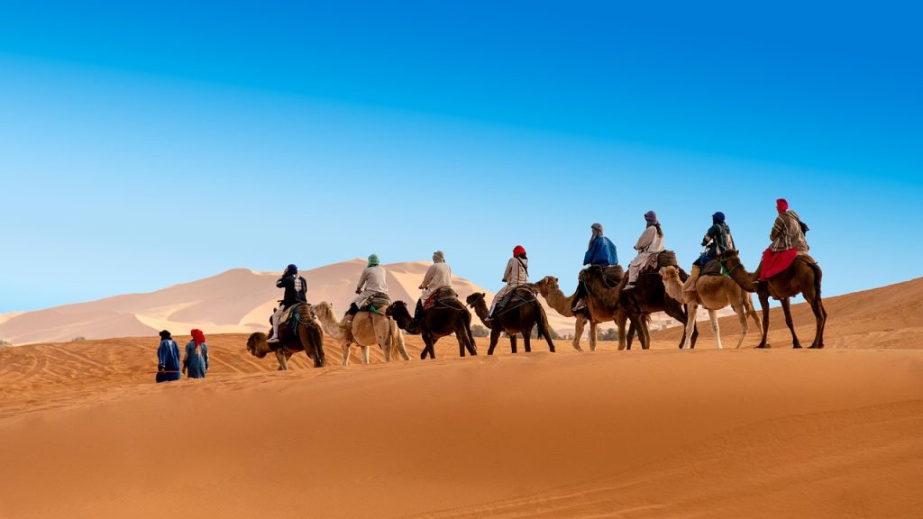 Aventuras Inolvidables entre Ciudades Imperiales y Desierto